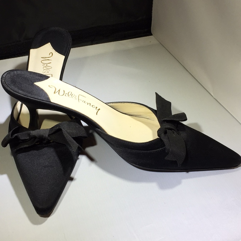 Black Satin and bows! - Picture 2 of 3